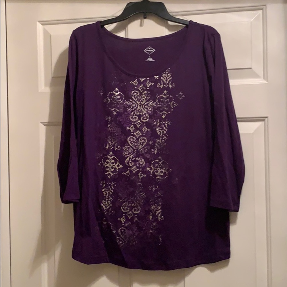 NWT Active Top with silver print